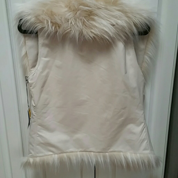 Simply Vera Fur Vest S/M.  NWT. - Picture 3 of 5